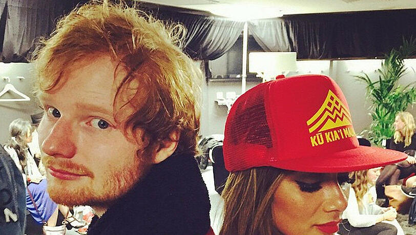 Sogar bei seinen Konzerten ist Nicole Scherzinger dabei. Danach geht es zu Ed Sheeran in den Backstage-Bereich zum gemeinsamen Feiern Sogar bei seinen Konzerten ist Nicole Scherzinger dabei. Danach geht es zu Ed Sheeran in den Backstage-Bereich zum gemeinsamen Feiern