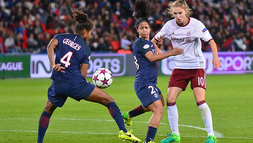 Die Fußballerinnen des FC Bayern erleben im Viertelfinal-Rückspiel bei PSG eine herbe Klatsche. Die Fußballerinnen des FC Bayern erleben im Viertelfinal-Rückspiel bei PSG eine herbe Klatsche.