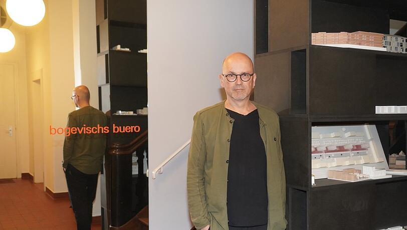 "Natürlich versuchen die Städte, Geld zu sparen": Architekt Rainer Hofmann in seinem Büro. "Natürlich versuchen die Städte, Geld zu sparen": Architekt Rainer Hofmann in seinem Büro.