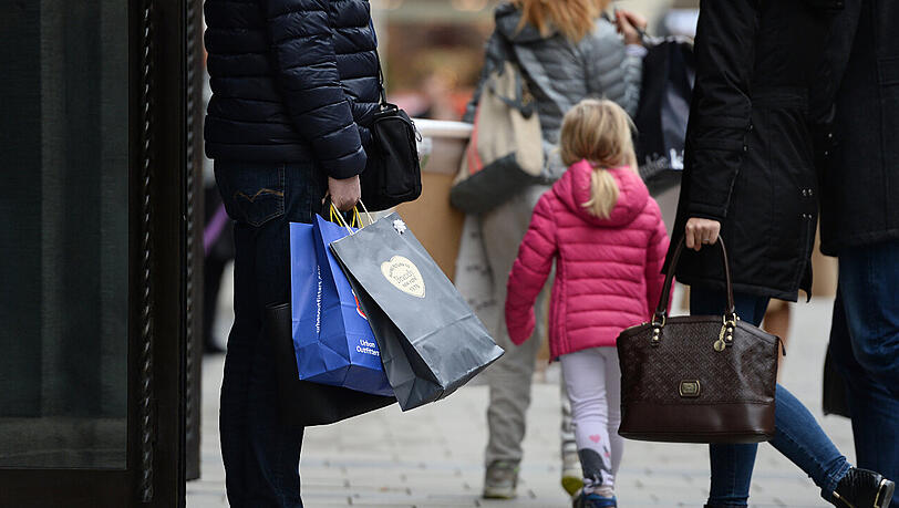 In der Münchner Innenstadt wird eingekauft. In der Münchner Innenstadt wird eingekauft.