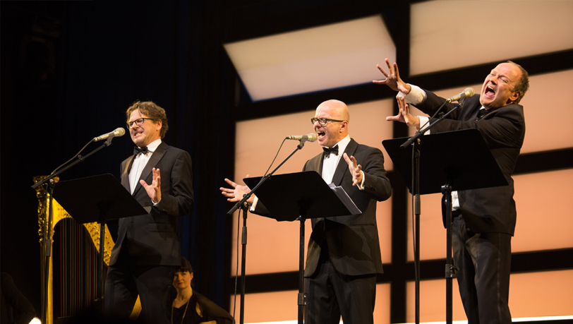 Andreas Fröhlich (li., Bob Andrews), Oliver Rohrbeck (Justus Jonas) und Jens Wawrczeck (Peter Shaw). Andreas Fröhlich (li., Bob Andrews), Oliver Rohrbeck (Justus Jonas) und Jens Wawrczeck (Peter Shaw).