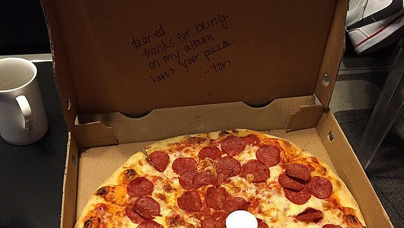 Der schnellste Weg zu Ed Sheeran ist durch den Magen: Schon eine Pizza kann ihn von einem Duett überzeugen Der schnellste Weg zu Ed Sheeran ist durch den Magen: Schon eine Pizza kann ihn von einem Duett überzeugen