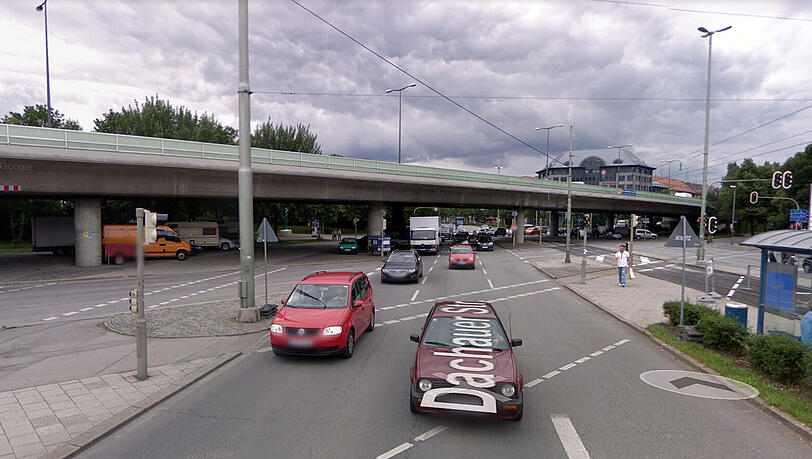 An der Ring-Brücke über der Kreuzung Landshuter Allee/Dachauer Straße finden aktuell Sanierungsarbeiten statt. An der Ring-Brücke über der Kreuzung Landshuter Allee/Dachauer Straße finden aktuell Sanierungsarbeiten statt.