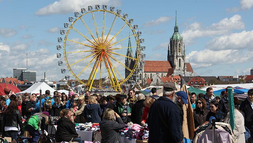 Der Flohmarkt auf der Theresienwiese gehört zu den größten Europas. Der Flohmarkt auf der Theresienwiese gehört zu den größten Europas.