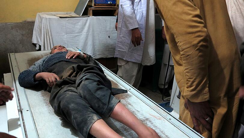 Ein schweres Erdbeben der Stärke 7,7 hat die Hindukusch-Regionen in Afghanistan, Pakistan und Indien erschüttert. Ein schweres Erdbeben der Stärke 7,7 hat die Hindukusch-Regionen in Afghanistan, Pakistan und Indien erschüttert.