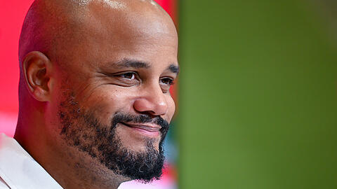 Bayern-Trainer Vincent Kompany hat seinen Vertrag am Dienstag um zwei Jahre verlängert. Bayern-Trainer Vincent Kompany hat seinen Vertrag am Dienstag um zwei Jahre verlängert.