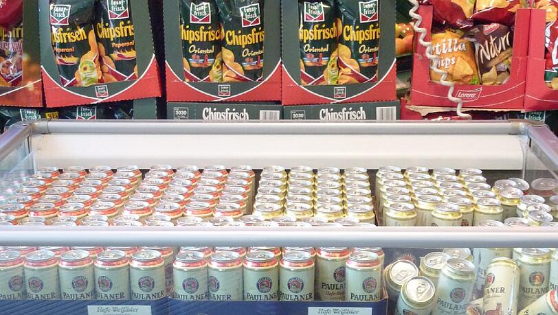 Vorbildlich: Im Eingangsbereich vom Tengelmann an der Leopoldstraße gibt es Bier nur in Dosen. Vorbildlich: Im Eingangsbereich vom Tengelmann an der Leopoldstraße gibt es Bier nur in Dosen.