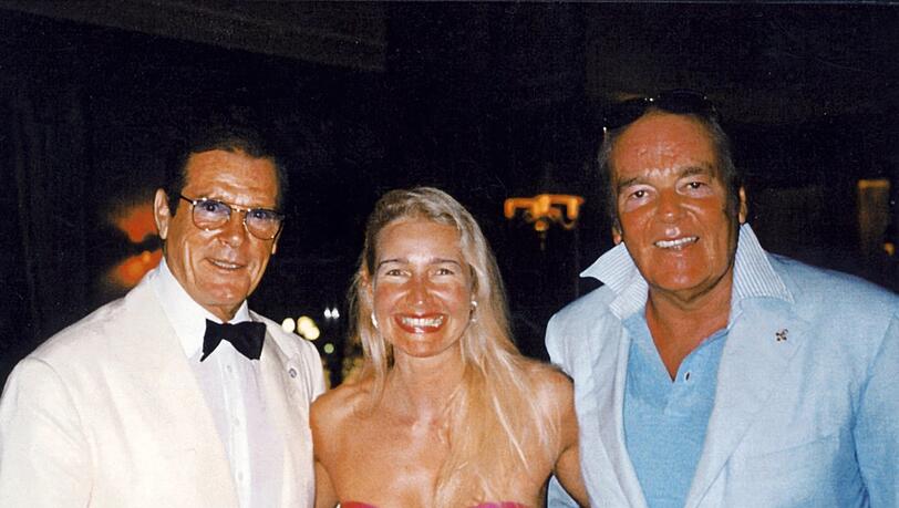 Ein Treffen der Unicef-Unterstützer: Christina und Hans-Hermann Weyer mit dem früheren James-Bond-Darsteller Roger Moore († 2017) Ein Treffen der Unicef-Unterstützer: Christina und Hans-Hermann Weyer mit dem früheren James-Bond-Darsteller Roger Moore († 2017)