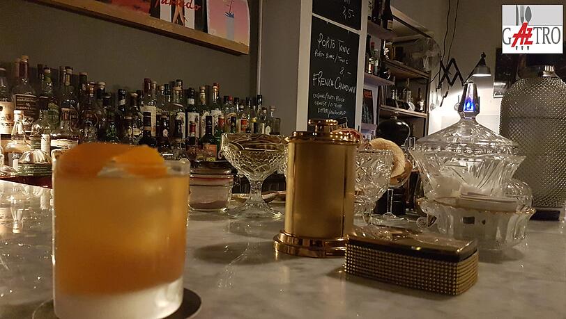 Ein gerührter Whiskey Sour in der Bar Garçon. Ein gerührter Whiskey Sour in der Bar Garçon.