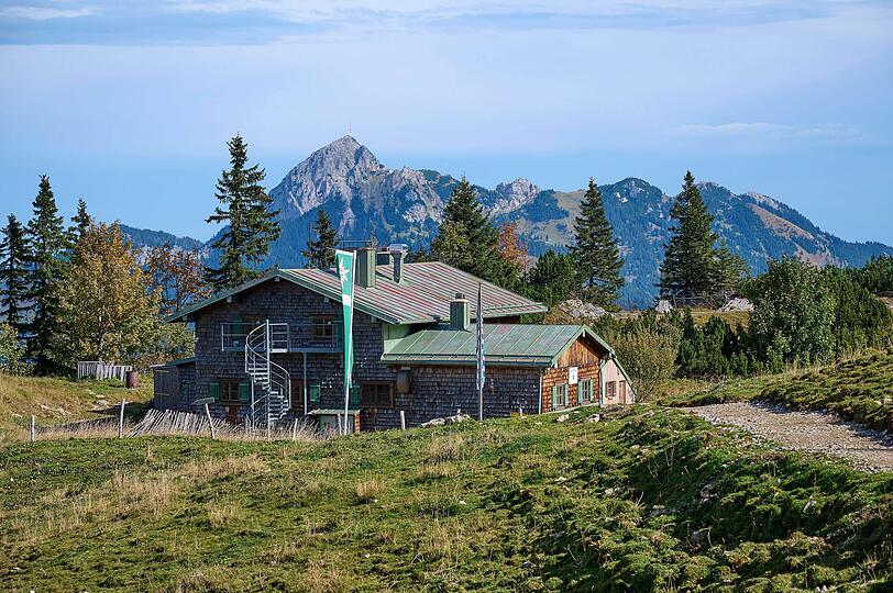 Das Taubensteinhaus vor dem Wendelstein. Das Taubensteinhaus vor dem Wendelstein.