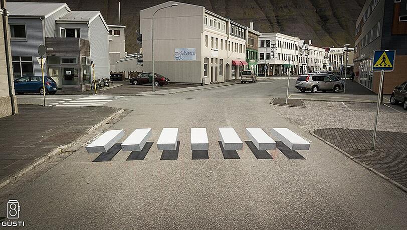 Ein 3D-Zebrastreifen (wie hier im isländischen Isafjordur) könnte bald auch in München für mehr Sicherheit sorgen. Ein 3D-Zebrastreifen (wie hier im isländischen Isafjordur) könnte bald auch in München für mehr Sicherheit sorgen.