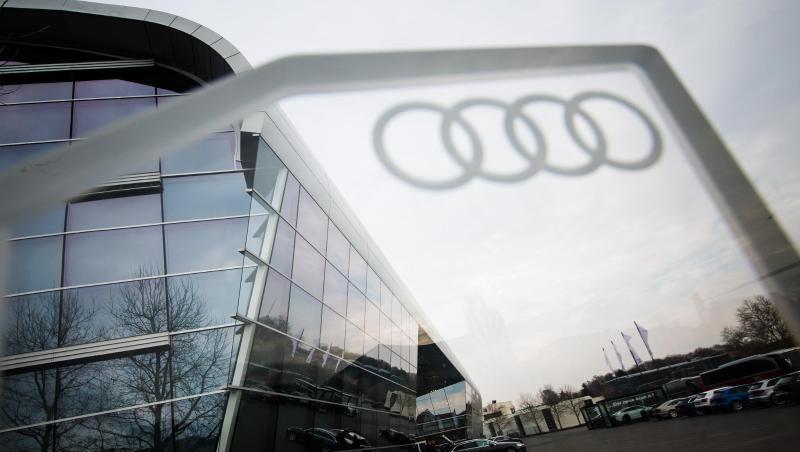 Das Audi-Logo an einer Ladestation für Elektrofahrzeuge. Foto: Christoph Schmidt/dpa/Archivbild Das Audi-Logo an einer Ladestation für Elektrofahrzeuge. Foto: Christoph Schmidt/dpa/Archivbild