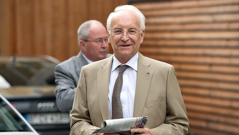 Edmund Stoiber: früherer bayerischer Ministerpräsident, Ehrenvorsitzender der CSU. Edmund Stoiber: früherer bayerischer Ministerpräsident, Ehrenvorsitzender der CSU.