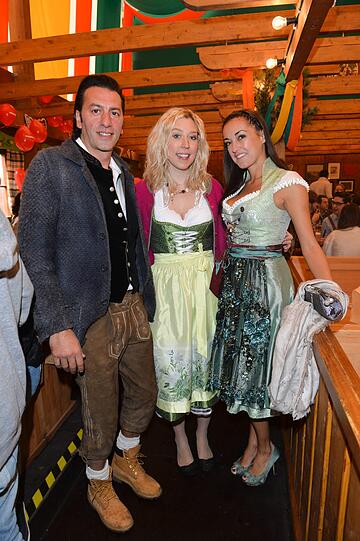 Ugo Crocamo mit Freundin Melanie (r.) und AZ-Reporterin Kimberly Hoppe.