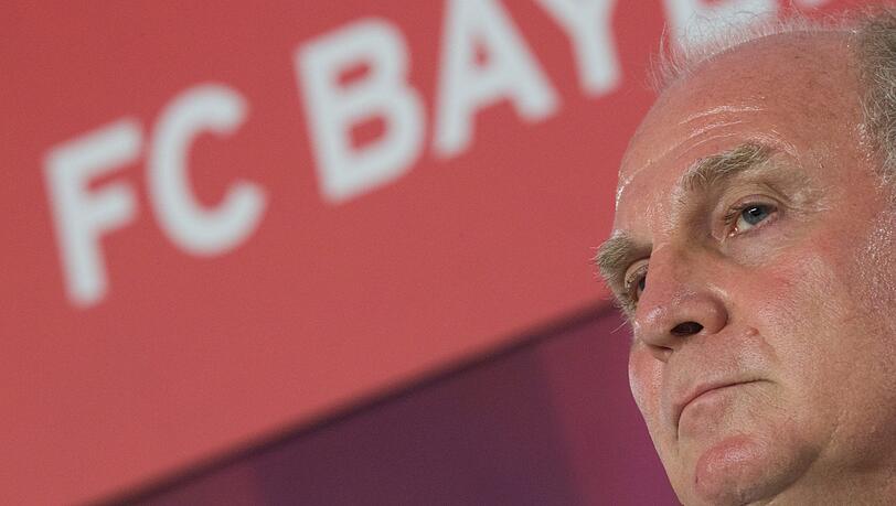 Das Verhalten seiner Spieler nach dem verlorenen Pokalfinale gefiel Präsident Uli Hoeneß überhaupt nicht. Das Verhalten seiner Spieler nach dem verlorenen Pokalfinale gefiel Präsident Uli Hoeneß überhaupt nicht.