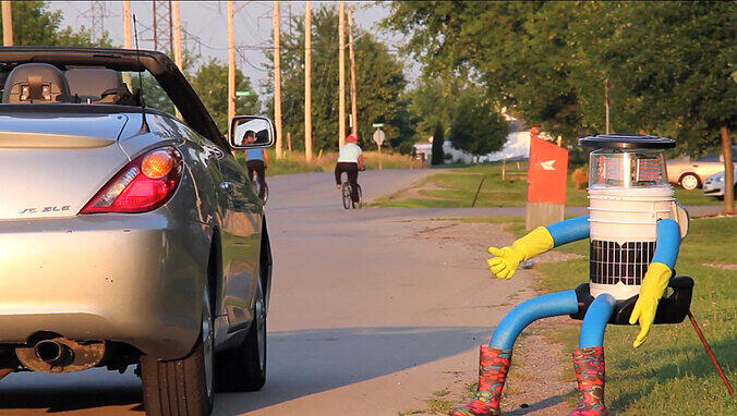 Ausgesetzt an einer Autobahn brauchte der "hitchBOT" nicht einmal vier Wochen von der Ost- an die Westküste Kanadas. Ausgesetzt an einer Autobahn brauchte der "hitchBOT" nicht einmal vier Wochen von der Ost- an die Westküste Kanadas.