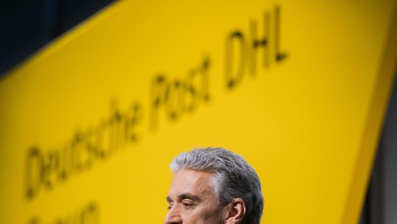 Post-Chef Frank Appel in Bonn. Wegen der sinkenden Briefmengen und steigender Gehälter für die Zusteller sehnt der Vorstand die geplante Erhöhung des Briefportos herbei. Post-Chef Frank Appel in Bonn. Wegen der sinkenden Briefmengen und steigender Gehälter für die Zusteller sehnt der Vorstand die geplante Erhöhung des Briefportos herbei.
