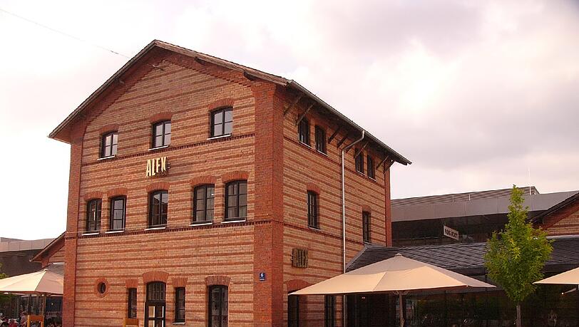 Viele historische und neue Gebäude bilden das heutige Viertel Pasing. Viele historische und neue Gebäude bilden das heutige Viertel Pasing.