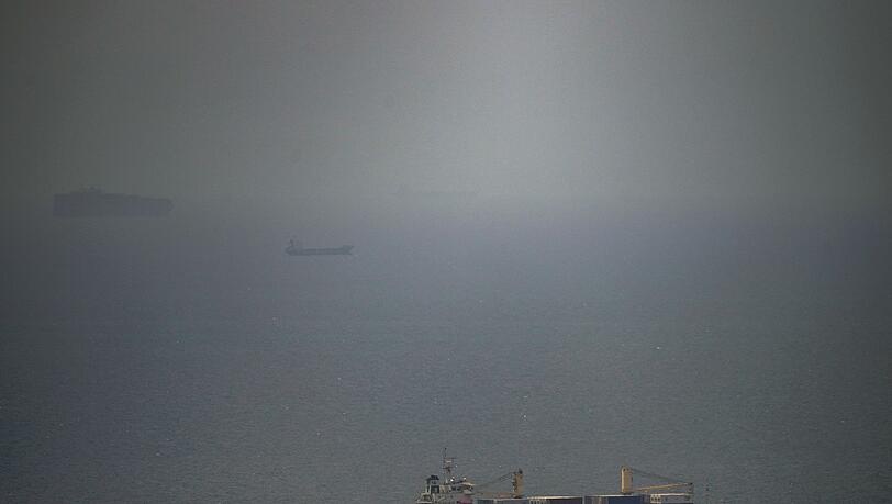Die für den Welthandel wichtige Straße von Hormus bleibt weitestgehend blockiert. Die für den Welthandel wichtige Straße von Hormus bleibt weitestgehend blockiert.