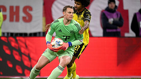 363 Bundesliga-Siege: Manuel Neuer (l.) ist jetzt Rekordhalter. 363 Bundesliga-Siege: Manuel Neuer (l.) ist jetzt Rekordhalter.