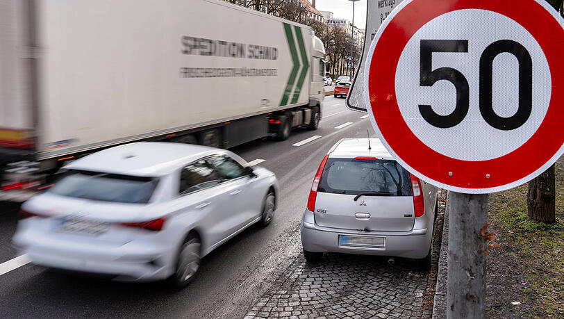 Es gilt wieder Tempo 50 auf der Landshuter Allee – die schmutzigste Straße Deutschlands im Jahr 2021. Es gilt wieder Tempo 50 auf der Landshuter Allee – die schmutzigste Straße Deutschlands im Jahr 2021.