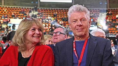Alexandra Schörghuber (l) und OB Dieter Reiter. Unter anderem ist sie Stellvertretende Vorsitzende im Verwaltungsbeirat des FC Bayern München. Alexandra Schörghuber (l) und OB Dieter Reiter. Unter anderem ist sie Stellvertretende Vorsitzende im Verwaltungsbeirat des FC Bayern München.