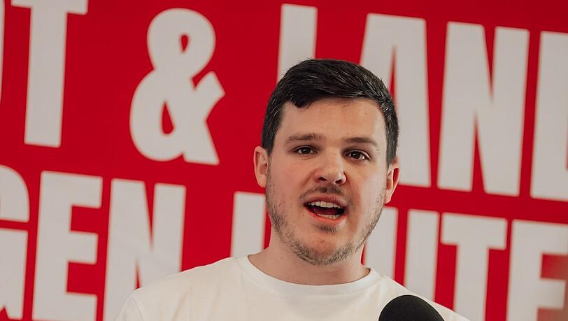 Benedict Lang spricht auf der Landeskonferenz in Augsburg. Benedict Lang spricht auf der Landeskonferenz in Augsburg.