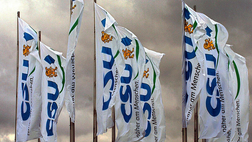 Gegenwind für die CSU? - Die Mitgliederzahlen der Partei gehen jedenfalls zurück. Gegenwind für die CSU? - Die Mitgliederzahlen der Partei gehen jedenfalls zurück.