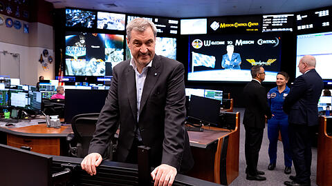 Markus Söder (CSU), Ministerpräsident von Bayern, besichtigt im Lyndon B. Johnson Space Center das Christopher C. Kraft Mission Control Center (MCC). Markus Söder (CSU), Ministerpräsident von Bayern, besichtigt im Lyndon B. Johnson Space Center das Christopher C. Kraft Mission Control Center (MCC).