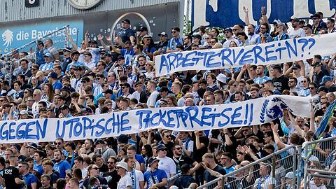 "Arbeiterverein? Gegen utopische Ticketpreise!": Protest in der Westkurve des Grünwalder Stadions.