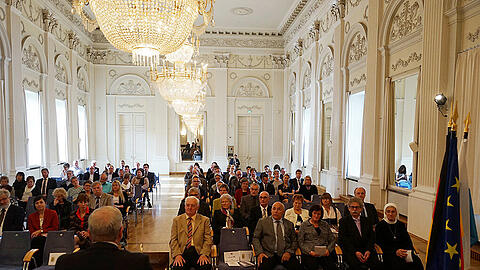 Die Jubilare wurden am Montag im Max-Joseph-Saal in der Residenz geehrt. Die Jubilare wurden am Montag im Max-Joseph-Saal in der Residenz geehrt.