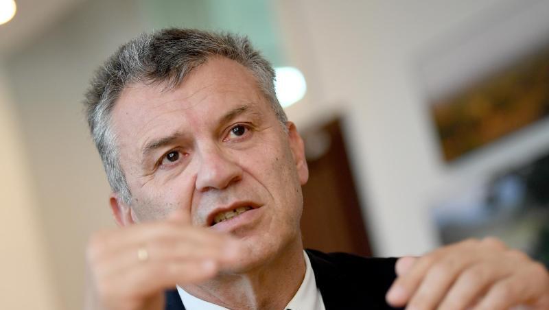 Werner Gatzer, Staatssekretär im Bundesfinanzministerium, steht vor seiner "schwarze Null" im Bundeshaushalt. Werner Gatzer, Staatssekretär im Bundesfinanzministerium, steht vor seiner "schwarze Null" im Bundeshaushalt.