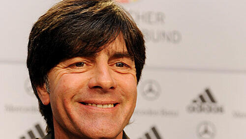 Mit einem Lächeln stellte Jogi Löw seinen Kader für Südafrika vor. Mit einem Lächeln stellte Jogi Löw seinen Kader für Südafrika vor.