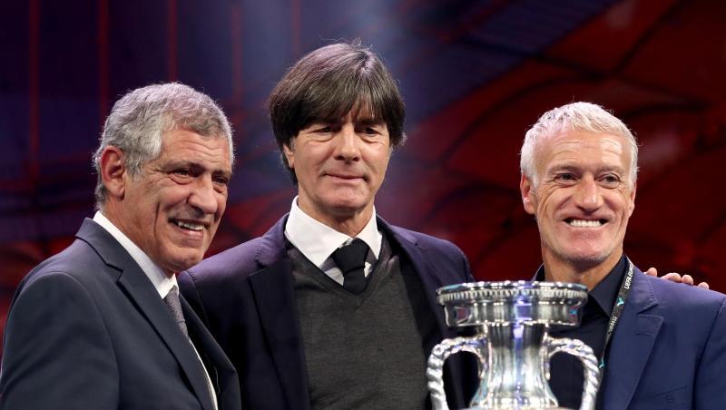 Die Trainer der ausgelosten Mannschaften der Gruppe F stehen neben dem EM-Pokal: Joachim Löw in der Mitte. Foto: Christian Charisius/dpa Die Trainer der ausgelosten Mannschaften der Gruppe F stehen neben dem EM-Pokal: Joachim Löw in der Mitte. Foto: Christian Charisius/dpa