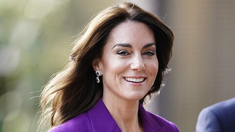 Prinzessin Kate lächelt bei ihrer Ankunft zum Nationalen Symposium "Shaping Us" vom königlichen Stiftungszentrum "Early Childhood". Prinzessin Kate lächelt bei ihrer Ankunft zum Nationalen Symposium "Shaping Us" vom königlichen Stiftungszentrum "Early Childhood".