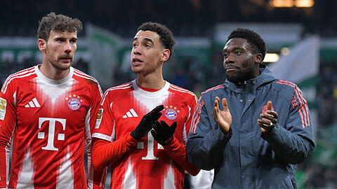 Jamal Musiala und Alphonso Davies sind bekennende Basketball-Fans und freuen sich auch über die Vertragsverlängerung mit Andreas Obst. Jamal Musiala und Alphonso Davies sind bekennende Basketball-Fans und freuen sich auch über die Vertragsverlängerung mit Andreas Obst.