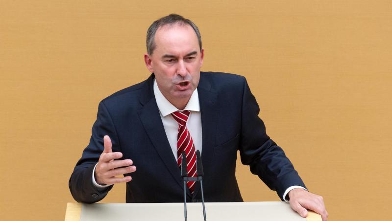 Hubert Aiwanger (Freie Wähler) gestikuliert. Hubert Aiwanger (Freie Wähler) gestikuliert.