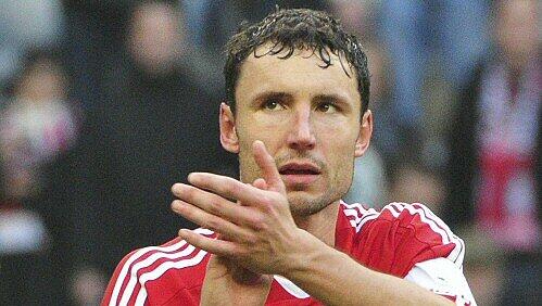Applaus für Hoffenheim und den FC Bayern: Bayern-Kapitän Mark van Bommel. Applaus für Hoffenheim und den FC Bayern: Bayern-Kapitän Mark van Bommel.