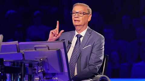 Günther Jauch hat eine Fußball-Frage im Gepäck. Ob der Kandidat die Antwort kennt? Günther Jauch hat eine Fußball-Frage im Gepäck. Ob der Kandidat die Antwort kennt?