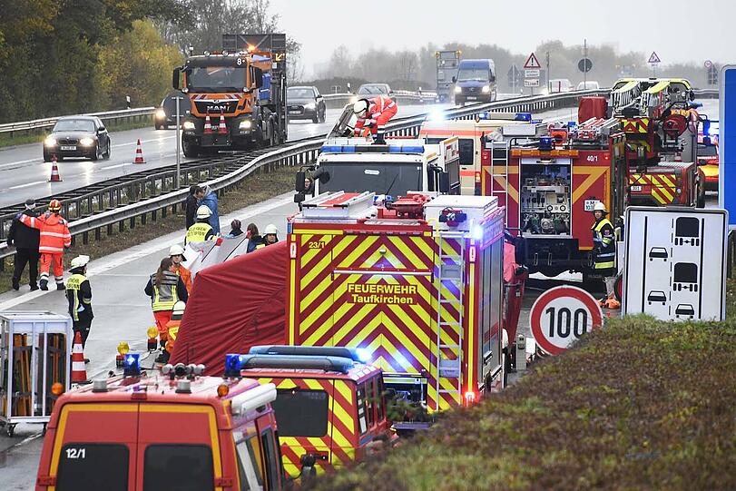 Der Großeinsatz für Feuerwehr und Rettungskräfte dauerte fast vier Stunden lang.