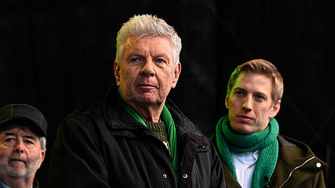 War sich Münchens Oberbürgermeister Dieter Reiter (vorne) seiner Sache zu lange zu sicher? Am Sonntag hat sein Widersacher Dominik Krause (Grüne), bisher Zweiter Bürgermeister der Stadt, einen überlegenen Stichwahl-Sieg eingefahren. War sich Münchens Oberbürgermeister Dieter Reiter (vorne) seiner Sache zu lange zu sicher? Am Sonntag hat sein Widersacher Dominik Krause (Grüne), bisher Zweiter Bürgermeister der Stadt, einen überlegenen Stichwahl-Sieg eingefahren.