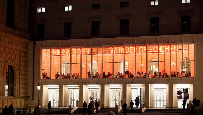 Im Theater geschehen immer wieder Wunder. Um einen Intendanten zu finden, braucht man Glück – und Verstand. Im Theater geschehen immer wieder Wunder. Um einen Intendanten zu finden, braucht man Glück – und Verstand.