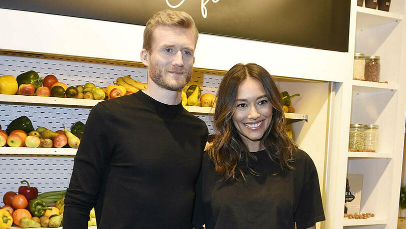 Fußball-Star André Schürrle und Ehefrau Anna sind seit neun Monaten Eltern der kleinen Kaia Fußball-Star André Schürrle und Ehefrau Anna sind seit neun Monaten Eltern der kleinen Kaia