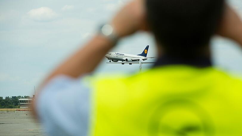 An Europas Himmel ist trotz Billig-Kerosin immer schwerer Geld zu verdienen. Foto: Jörg Carstensen/Archiv An Europas Himmel ist trotz Billig-Kerosin immer schwerer Geld zu verdienen. Foto: Jörg Carstensen/Archiv