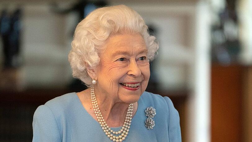 Die Queen soll sich derzeit gut von ihrer Covid-19-Erkrankung erholen. Die Queen soll sich derzeit gut von ihrer Covid-19-Erkrankung erholen.