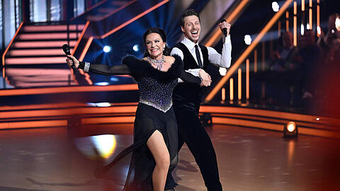 Für Christine Neubauer geht der "Let's Dance"-Traum weiter. Doch sie wird am kommenden Freitag nicht das einzige Comeback feiern. Für Christine Neubauer geht der "Let's Dance"-Traum weiter. Doch sie wird am kommenden Freitag nicht das einzige Comeback feiern.