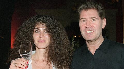 Musikproduzent Jack White und Frau Janine an ihrem sechsten Hochzeitstag im Jahr 1999: 2010 trennte sich das Paar nach 17 Ehejahren. Musikproduzent Jack White und Frau Janine an ihrem sechsten Hochzeitstag im Jahr 1999: 2010 trennte sich das Paar nach 17 Ehejahren.