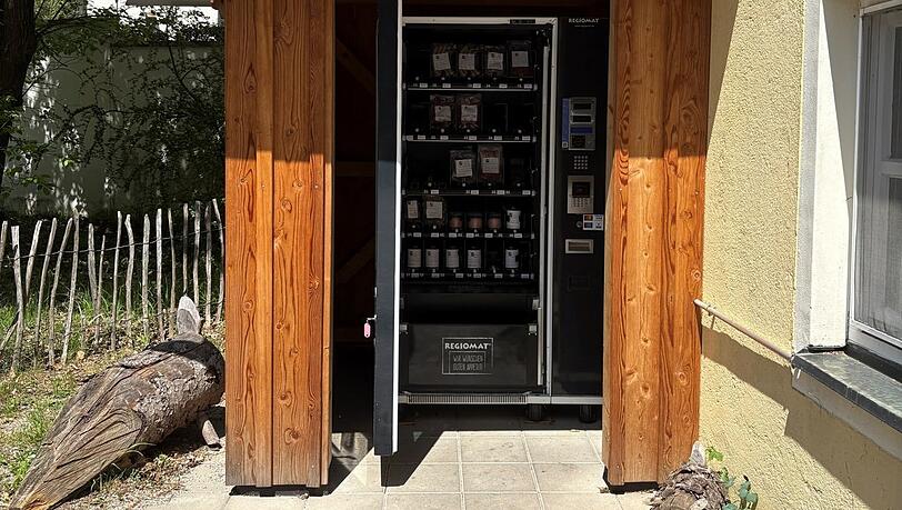 Der Wildfleisch-Regiomat in Forstenried. Der Wildfleisch-Regiomat in Forstenried.