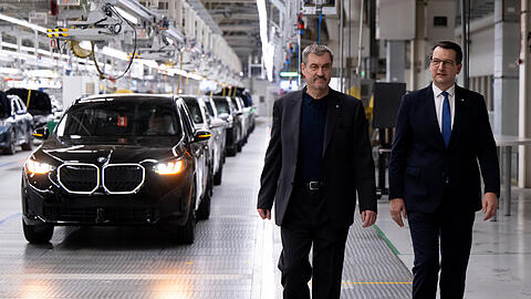 Markus Söder (CSU), Ministerpräsident von Bayern, besucht das BMW-Werk Spartanburg und wird von Milan Nedeljkovic, Vorstand für Produktion und designierter Vorstandsvorsitzender der BMW AG, durch das Werk geführt. Markus Söder (CSU), Ministerpräsident von Bayern, besucht das BMW-Werk Spartanburg und wird von Milan Nedeljkovic, Vorstand für Produktion und designierter Vorstandsvorsitzender der BMW AG, durch das Werk geführt.