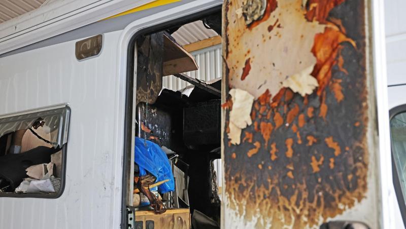 Das Wohnmobil der NSU-Terrorzelle steht mit Brandspuren in der Asservatenkammer des Bundeskriminalamtes. Das Wohnmobil der NSU-Terrorzelle steht mit Brandspuren in der Asservatenkammer des Bundeskriminalamtes.